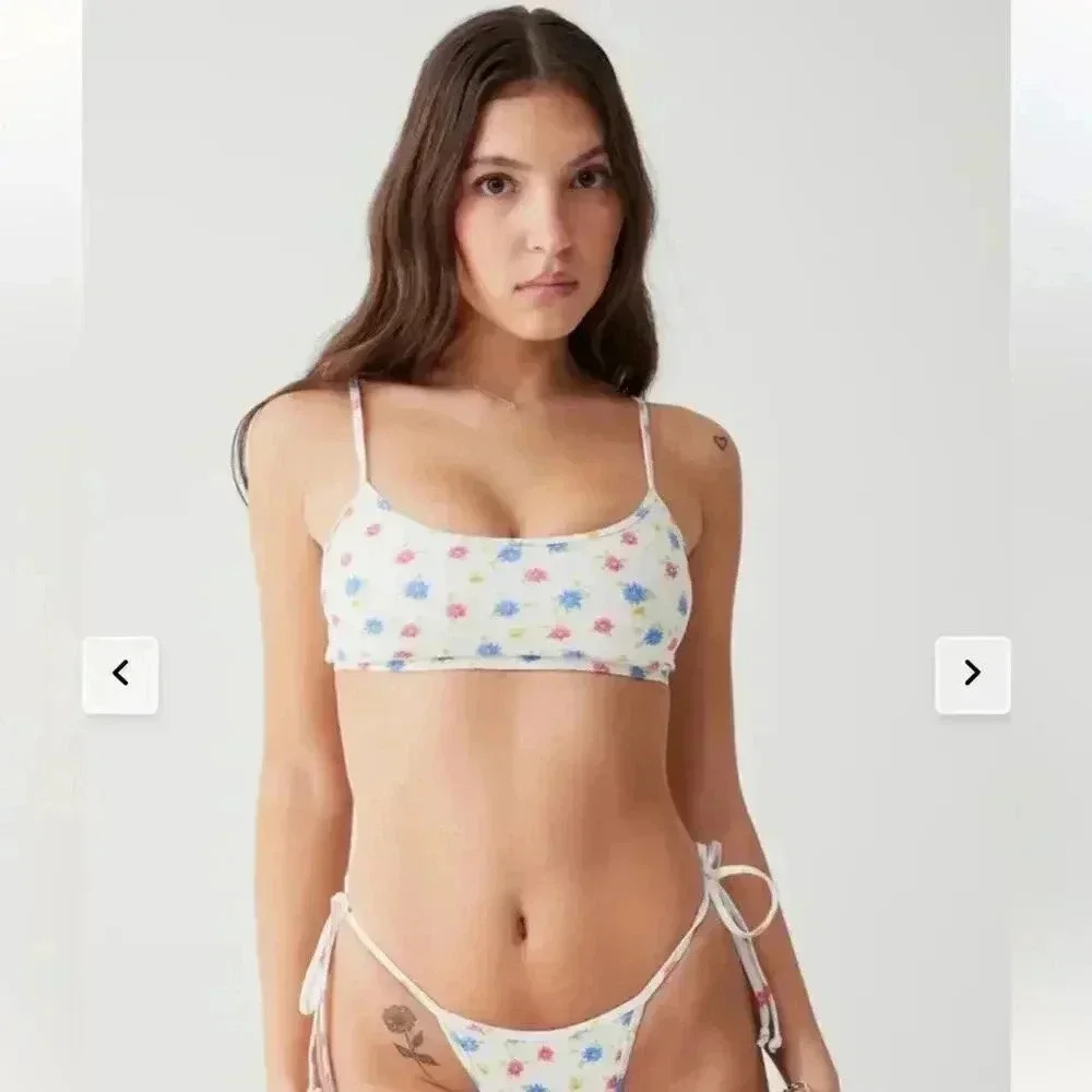 Frankie’s Bikinis Bay View Floral Bralette Bikini Top in Water Blossom Small NWT